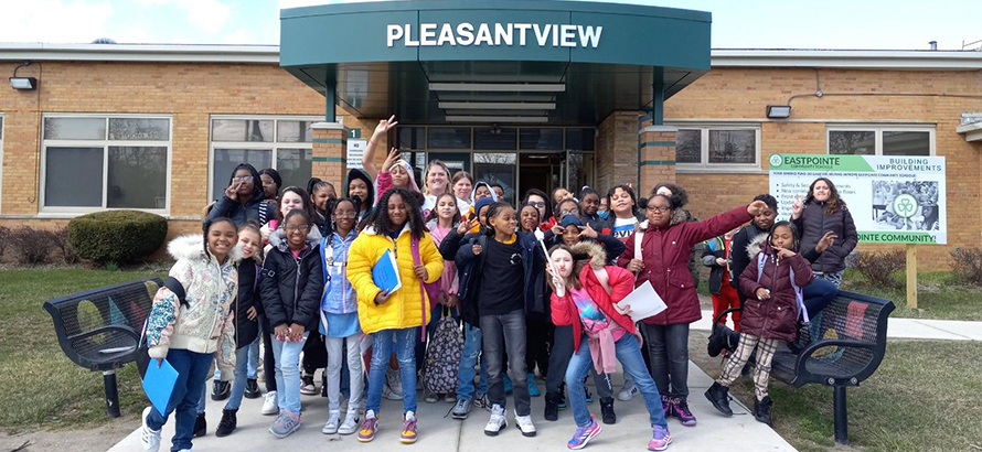 Large group of Pleasantview students in front of main entrance